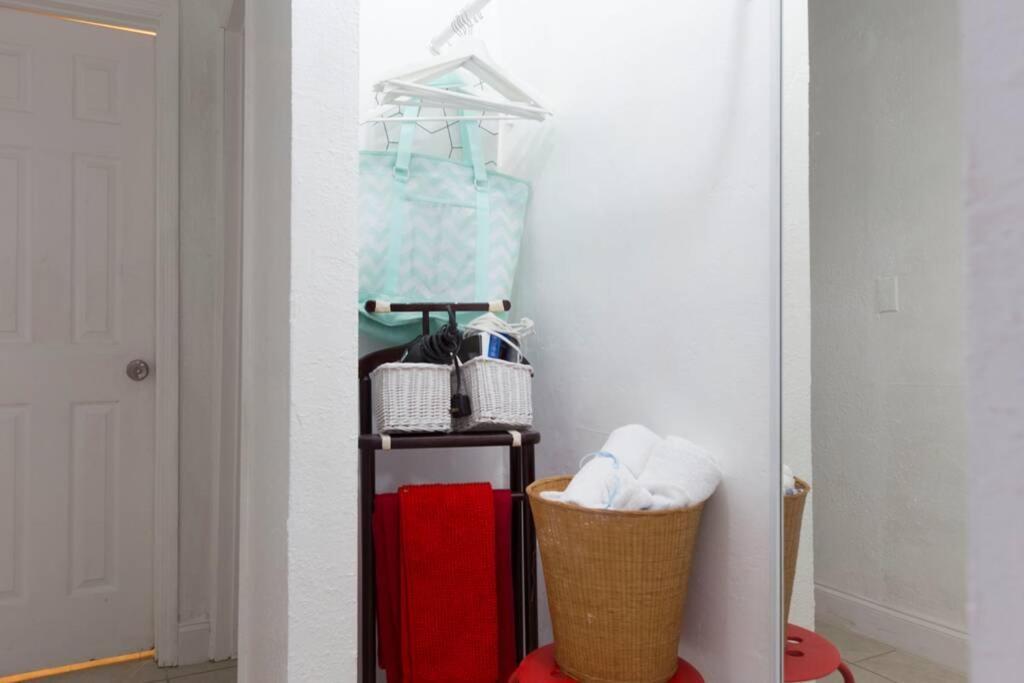 1 Bedroom Apt Near Coconut Grove ميامي المظهر الخارجي الصورة